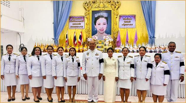 พิธีถวายเครื่องราชสักการะและวางพานพุ่มถวายพระพรชัยมงคล